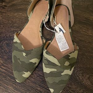 Old Navy Camouflage Flats Size 9